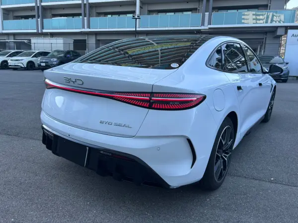 2025 Byd Seal — photo 2