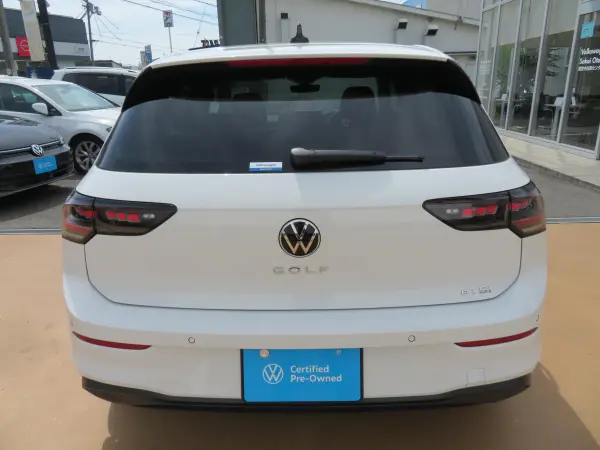 Volkswagen Golf eTSI Active 8.5 One Owner Company Car Non-Smoking Discover Pro Max App-Connect (Apple CarPlay Android Auto) Technology Package (Dynamic Cornering Light Dynamic Light Assist IQ Light Dynamic Turn Indicator) (Pure White) — photo 8