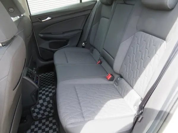 2025 Volkswagen Golf — photo 3