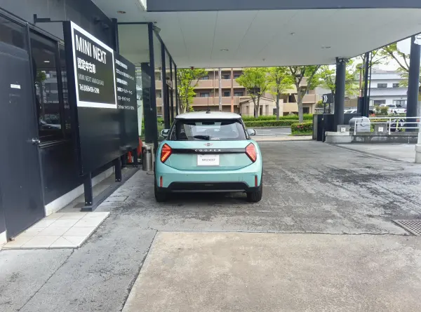 Mini Cooper C 3-Door DCT MN 2-Year Warranty Demo Car ACC Classic Trim Navigation Backup Camera Seat & Steering Heater ETC Front & Rear PDC Collision Mitigation Brake Pedal Misapplication Prevention Reverse Assist (Ocean Wave Green) — photo 7