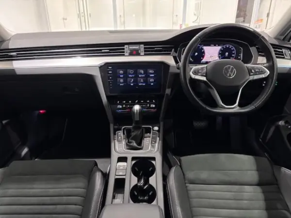 2024 Volkswagen Passat — photo 2