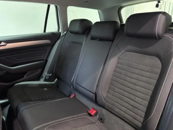 Volkswagen Passat Variant TSI Elegance Certified Used Car Non-Smoking One Owner (Glacier White Metallic) — photo 9