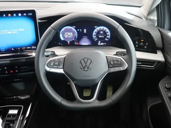2025 Volkswagen Golf — photo 3