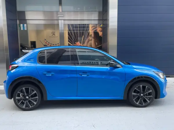 2022 Peugeot 208 — photo 2