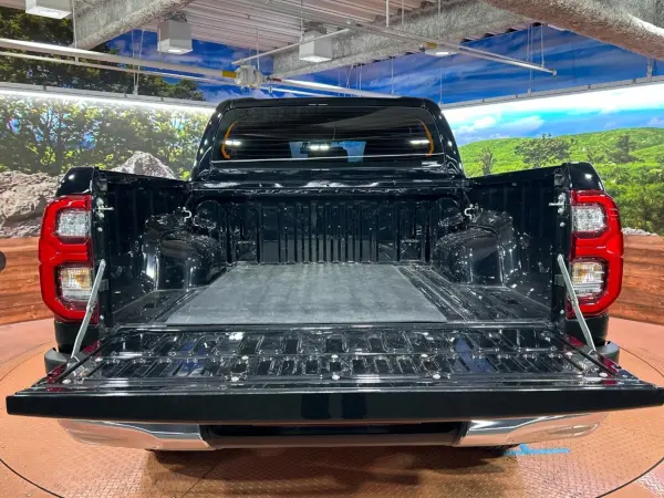 Toyota Hilux 2.4 Z Diesel Turbo 4WD — photo 8