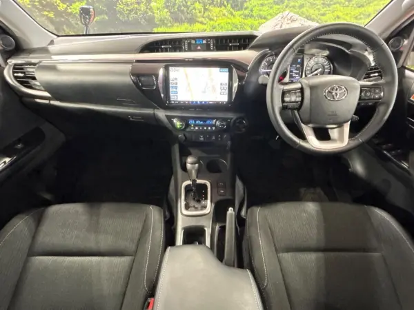 2022 Toyota Hilux — photo 2