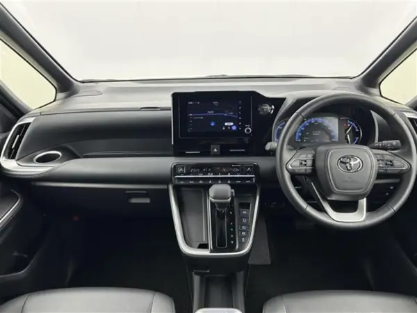 2024 Toyota Noah — photo 2