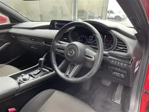 2019 Mazda 3 Fastback — photo 3