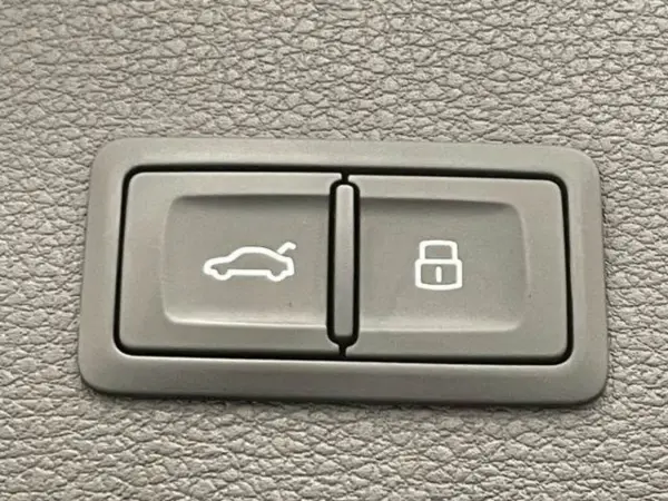Audi Q5 40 TDI Quattro Sport Diesel Turbo 4WD One Owner/Assistance PKG/Matrix LED/Power Rear Gate/Black Leather Seat/Full Seg TV/Seat Heater/Surround View Monitor/Downhill Assist/ETC/Clearance Sonar/Parking Assist/Idling Stop (Black) — photo 8