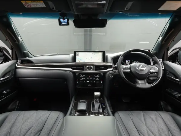 2021 Lexus Lx — photo 2