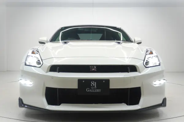 2024 Nissan Gt-r — photo 2