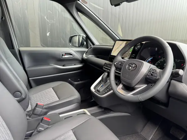 Toyota Noah 1.8 Hybrid S-Z Annual Model Change TeamMate Advanced Park Panoramic View Monitor Blind Spot Monitor 10.5-inch Connected Navigation CD/DVD Deck Apple CarPlay Projector LED Headlamp Drive Recorder (Platinum White Pearl Mica) — photo 9
