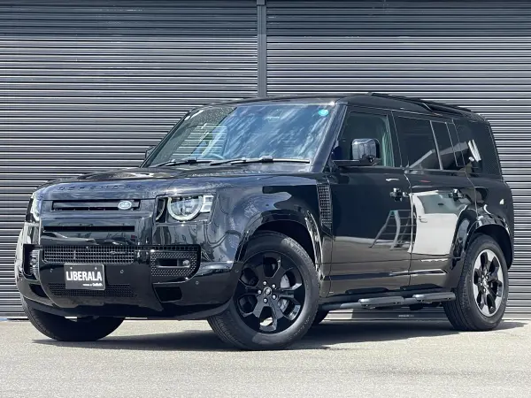 Land Rover Defender 110 X-Dynamic SE Double OO Black Edition 3.0L D300 Diesel T 4WD 150 Unit Limited Special Edition One Owner MERIDIAN Family Pack Extended Black Exterior Pack ACC 360° Camera SR Cold Climate Pack Air Suspension Pack Exclusive 20-inch AW (Santorini Black Metallic) — photo 8