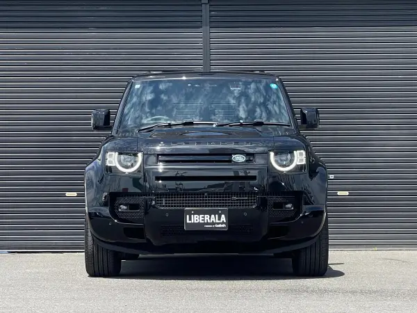 Land Rover Defender 110 X-Dynamic SE Double OO Black Edition 3.0L D300 Diesel T 4WD 150 Unit Limited Special Edition One Owner MERIDIAN Family Pack Extended Black Exterior Pack ACC 360° Camera SR Cold Climate Pack Air Suspension Pack Exclusive 20-inch AW (Santorini Black Metallic) — photo 9
