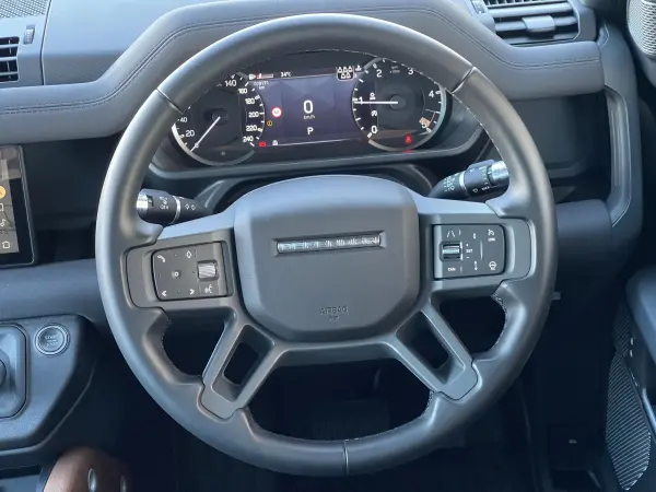 2022 Landrover Defender — photo 3