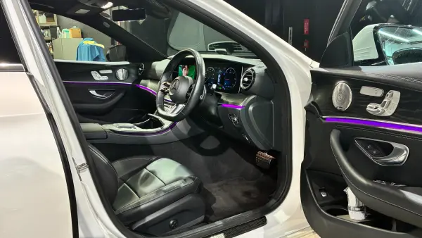 Mercedes-Benz E-Class E220d Sport (ISG equipped model) Diesel Turbo MP202302 AMG Line Leather Exclusive Package Panoramic Sliding Roof Head-Up Display Front Seats with Memory Power Seats All Seats Heated Seats Our Demo Car Up Diamond White — photo 7