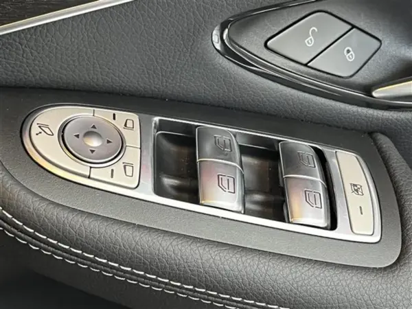 2019 Mercedes-benz Glc — photo 8 | Tuminion Kenya