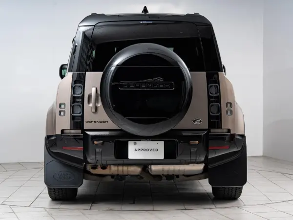 Land Rover Defender 110 X 3.0L D300 Diesel Turbo 4WD Certified Used Panoramic Sliding Roof Power Side Steps Meridian Surround Seat Ventilation Genuine 20-inch AW LED Headlights Electric Telescopic Steering Wheel Heater (Lantau Bronze Metallic) — photo 8