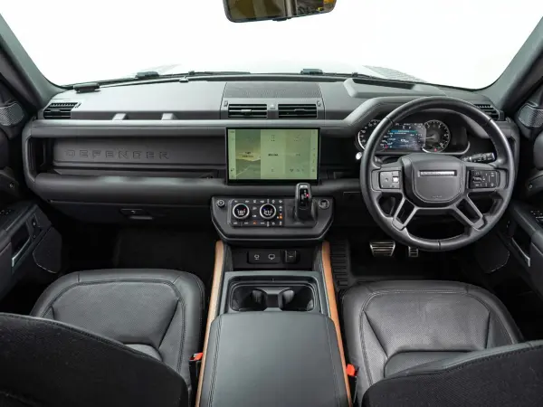2023 Landrover Defender — photo 2