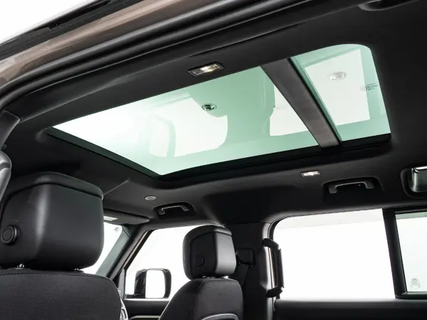 2023 Landrover Defender — photo 3