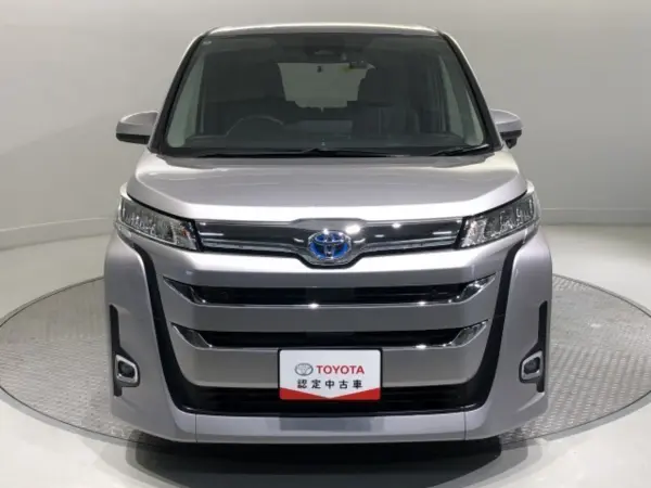 2022 Toyota Noah — photo 2