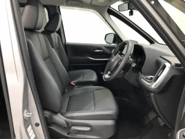 Toyota Noah 1.8 Hybrid Z — photo 8