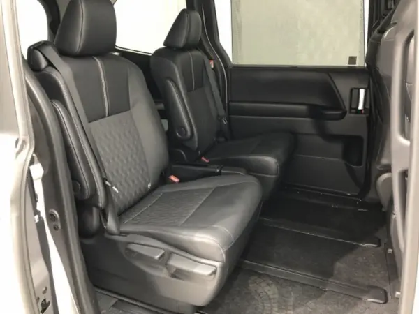 Toyota Noah 1.8 Hybrid Z — photo 9