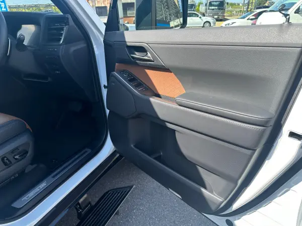 Lexus GX550 Version L 4WD (Sonic Quartz) — photo 9