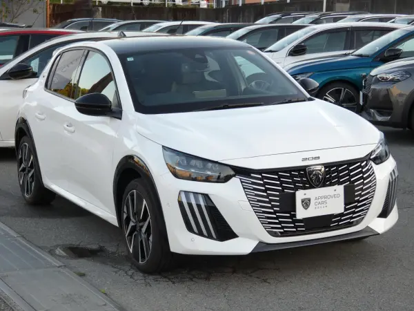 Peugeot 208 GT — photo 9