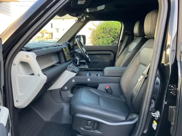 2023 Landrover Defender — photo 2