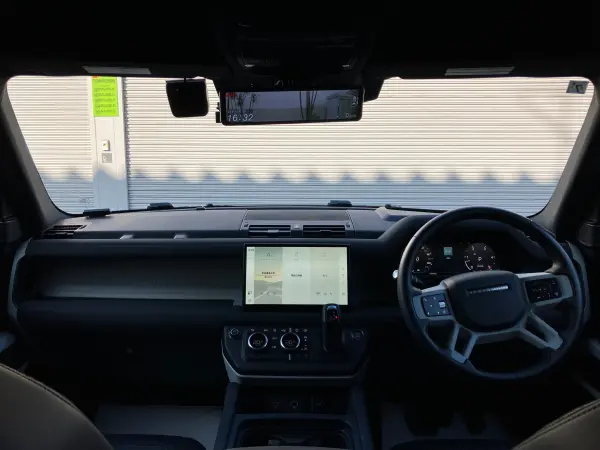 2023 Landrover Defender — photo 3