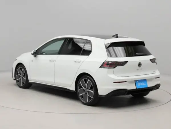 2025 Volkswagen Golf — photo 3
