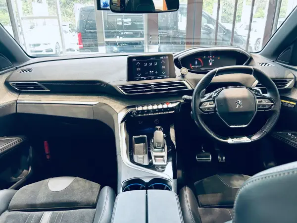 2021 Peugeot 5008 — photo 2