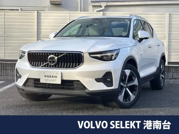 Volvo XC40 Ultimate B4 AWD 4WD Certified Used Car Electric Panoramic Glass Sunroof Harman/Kardon Genuine 9-inch Google Navigation 360° View Camera All Seats Seat Heater Steering Heater Power Seat with Memory (Crystal White Premium Metallic)