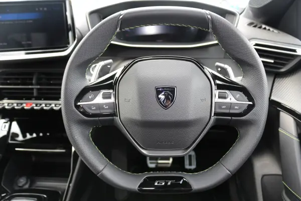 Peugeot 208 GT Hybrid — photo 8
