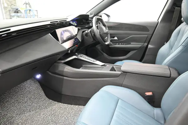 2023 Peugeot 308 — photo 2