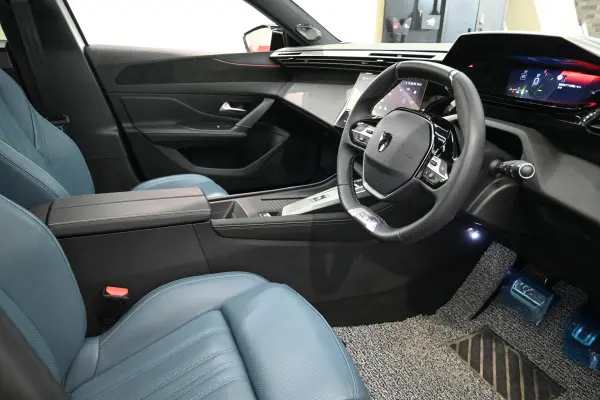 Peugeot 308 GT BlueHDi Blue Nappa Edition Diesel Turbo Limited 200 Units ACC Blue Nappa Leather Seat Heater Panoramic Sunroof Genuine Navigation CarPlay 360 Vision FOCAL Ambient Lighting Genuine 18AW 2-Year Warranty (Pearl White) — photo 7