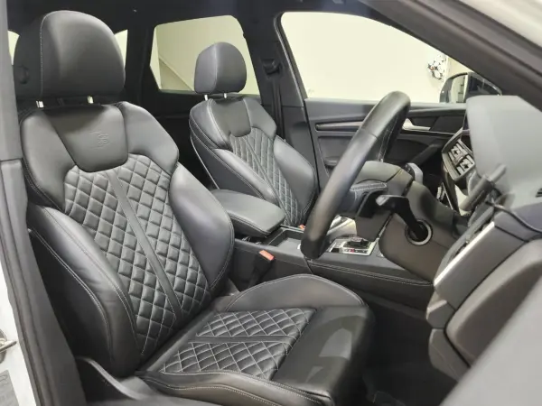 Audi SQ5 3.0 4WD User Trade-in Vehicle, Black Styling Option, Panoramic Glass Sliding Roof Option, 21-inch Aluminum Wheel Option, Bang & Olufsen, Matrix LED Headlights, ACC (Glacier White Metallic) — photo 7