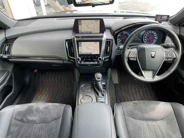2018 Toyota Crown — photo 2 | Tuminion Kenya