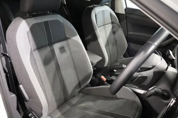 Volkswagen Polo TSI R-Line Discover Pro Cruise Control CarPlay Corner Sensor Collision Mitigation Brake (White) — photo 7