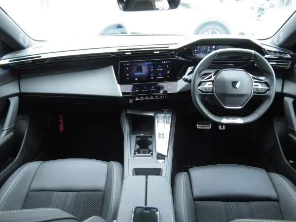 Peugeot 308 GT Hybrid Plug-in Hybrid — photo 7