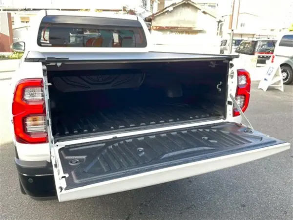 2022 Toyota Hilux — photo 9 | Tuminion Kenya
