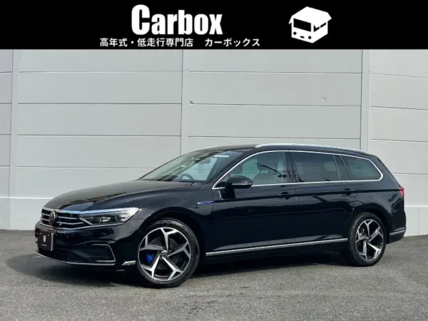 Volkswagen Passat Variant GTE Advance One Owner Fine Nappa Leather Non-Smoking Vehicle Driving Profile Traffic Jam Assist Adaptive Cruise Control 18-inch LED Matrix Headlights Digital Cockpit Head-Up Display Discover Pro (Deep Black Pearl Effect) — thumbnail 1