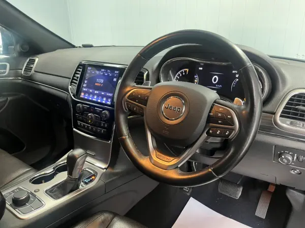 2021 Jeep Grand Cherokee — photo 3
