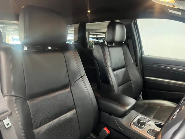 Jeep Grand Cherokee Limited (without Air Suspension) 4WD Leather Seats Seat Heater Ventilation Apple CarPlay Bluetooth Full-Seg Adaptive Cruise Control Forward Collision Warning Backup Camera Certified Used Car Warranty (Granite Crystal Metallic) — photo 7