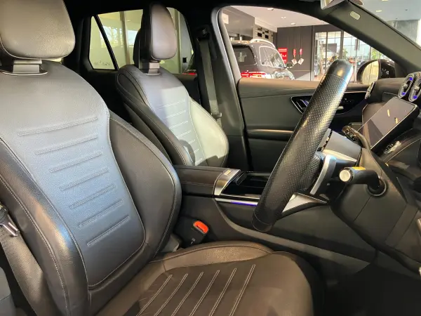 Mercedes-Benz GLC220 d 4Matic (ISG Model) AMG Line Package Diesel Turbo 4WD Full Options/AMG Leather Exclusive P/Panoramic Sliding Roof/Driver's PKG/Rear Axle Steering/Air Suspension/Head-Up Display/360° Camera/Ambient Light/Mercedes Me (Obsidian Black) — photo 8