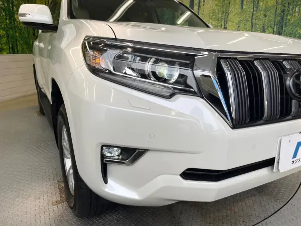 Toyota Land Cruiser Prado 2.7 TX 4WD Sunroof Genuine 9-inch Navigation Surround View Camera Apple CarPlay Safety Sense Radar Cruise LED Headlights Auto High Beam Auto Air Conditioning Genuine 17-inch Alloy Wheels Smart Key ETC (White Pearl Crystal Shine) — photo 8
