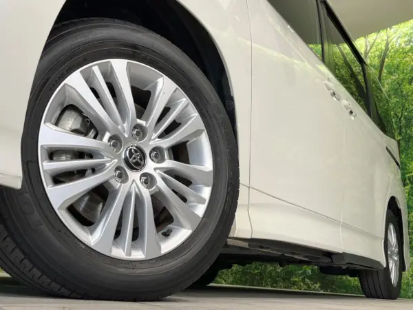 2023 Toyota Noah — photo 9 | Tuminion Kenya