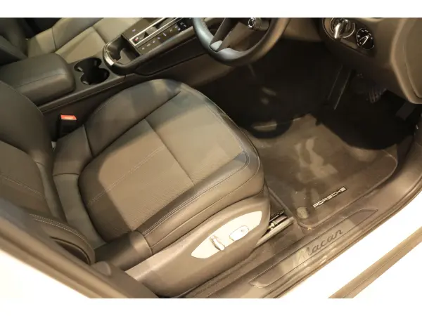 Porsche Macan PDK 4WD 1 Owner Sport Chrono Package Seat Heater Entry & Drive Color Crest AW Cap (Pure White) — photo 9