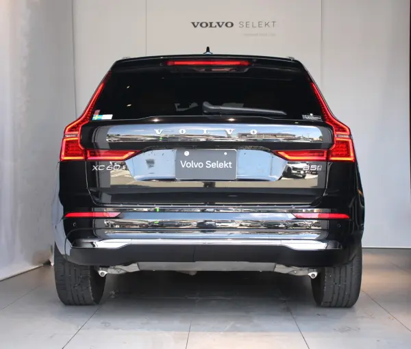 Volvo XC60 Ultimate B5 AWD 4WD (Onyx Black Metallic) — photo 9